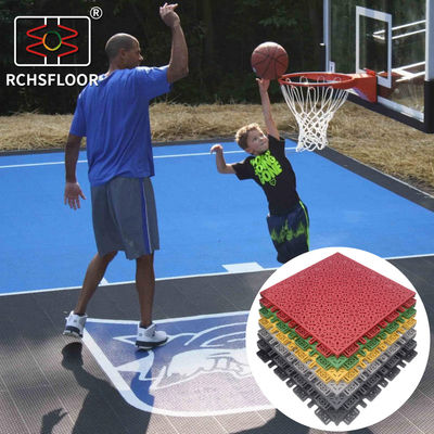 595g/Pc Carreaux de cour de sport en plein air Carreaux de plancher en polypropylène 340mm*340mm*18mm