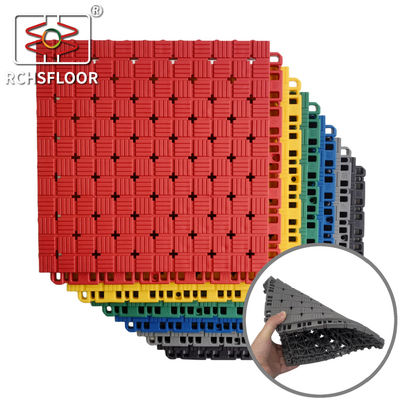 Carreaux de sport modulaires de 250x250 mm, carreaux de sol en plastique entrelacés